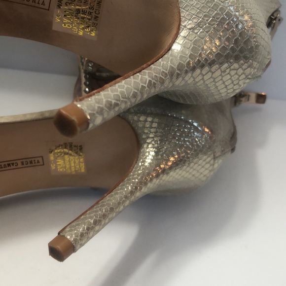 Vince Camuto Metallic Gold Open Toe Rhinestone Back Zip Heels size 8.5M - Picture 12 of 16
